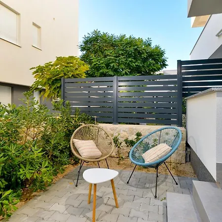 Relax Apartments Novalja Exterior photo