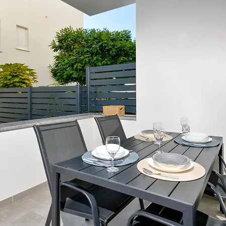 Relax Apartments Novalja Exterior photo