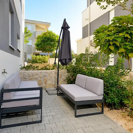 Relax Apartments Novalja Exterior photo
