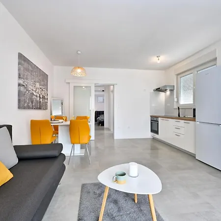 Relax Apartments Novalja Exterior photo