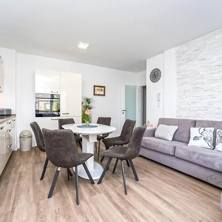 Relax Apartments Novalja Exterior photo