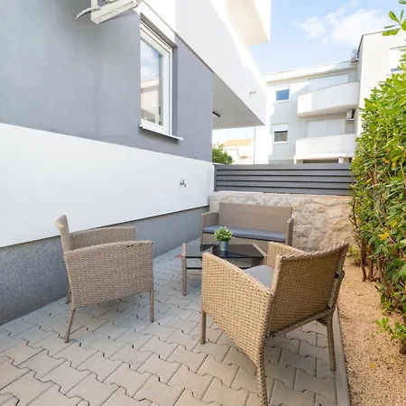Relax Apartments Novalja Exterior photo