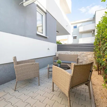 Relax Apartments Novalja Exterior photo