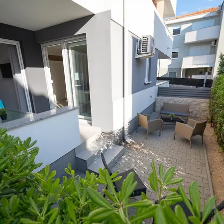 Relax Apartments Novalja Exterior photo