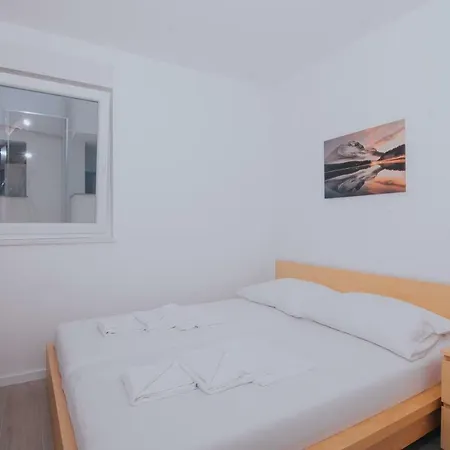 Relax Apartments Novalja Exterior photo